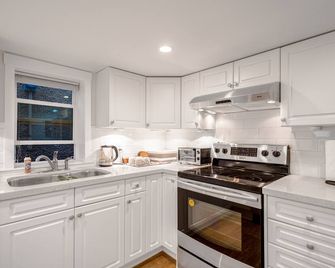 Prestigious 2 Bedrooms 2 Baths in West Point Grey - ונקובר - מטבח