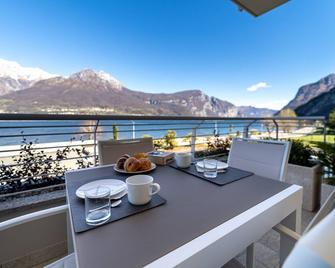 Mughetto Apartment - Oliveto Lario - Balcón