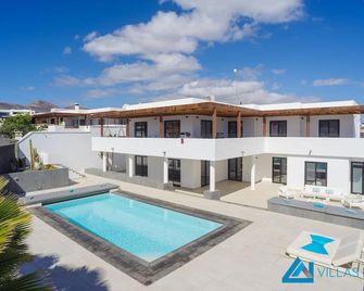 Vista Del Mar by Villas Now Ltd - Puerto Calero - Pool
