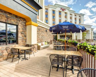 Hampton Inn Boston-Norwood - Norwood - Patio