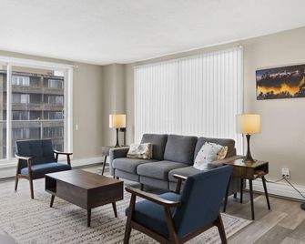 Newly Renovated 2 Bedroom Downtown Saskatoon Condo - Saskatoon - Living room