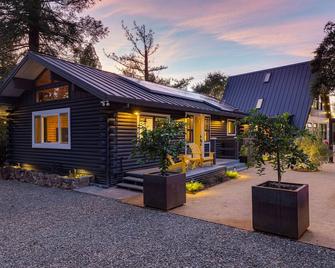 Secluded 2-house resort w/pool & bocce in Sonoma Valley - Sonoma - Building