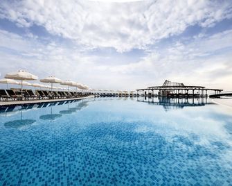 Elexus Hotel Resort & Spa & Casino - Kyrenia - Pool
