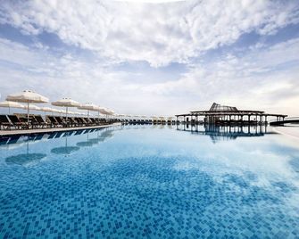 Elexus Hotel Resort & Spa & Casino - Kyrenia - Pool