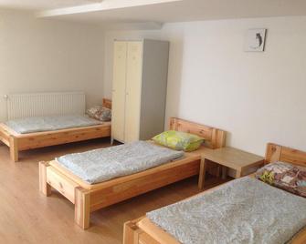 Hostel Old Town - Bratislava - Schlafzimmer