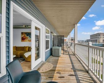 Vibrant Luxe on the River - Port Huron - Balcony