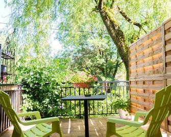 Logis hôtel Auberge de l'Espinouse - La Salvetat-sur-Agout - Patio
