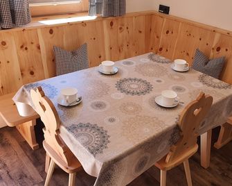 Wohlfühl-Angererhof: Close To Drei Zinnen - Apartment Drei Zinnen (4p) Lifestyle - Kartitsch - Eetruimte