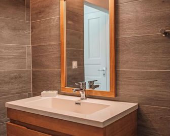 Le M Hotel Marie Galante - Capesterre-de-Marie-Galante - Bathroom