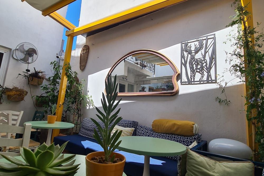 جاجا أيفاليك - ايفاليك - شرفة مرصوفة