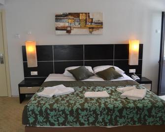 Grand Krone Hotel - Cinarcik - Slaapkamer