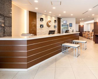 Comfort Hotel Tomakomai - Tomakomai - Front desk