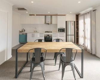 Snowy Peak Apartment - Lake Tekapo - Kitchen