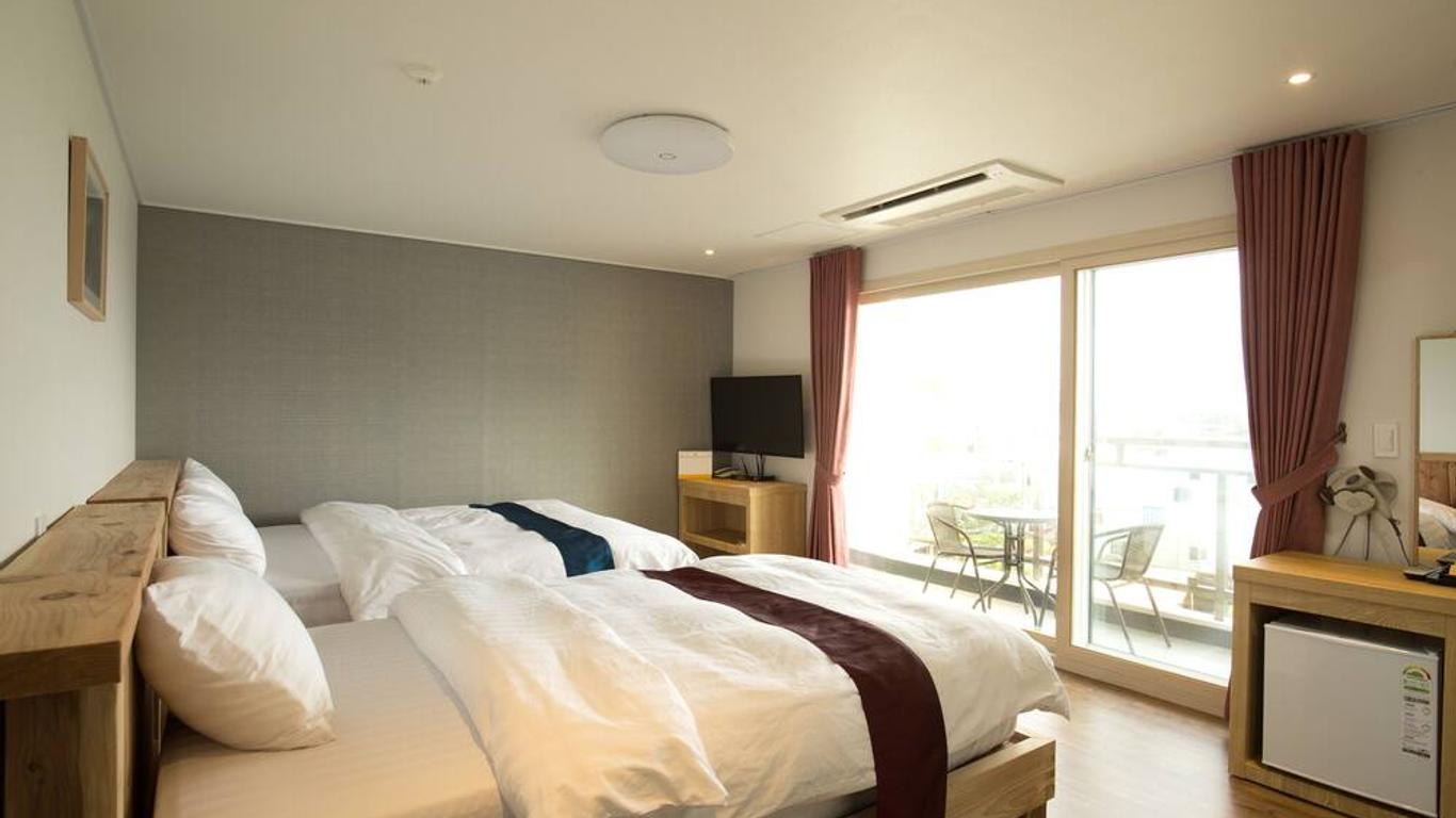 Cheonjiyeon Crystal Hotel