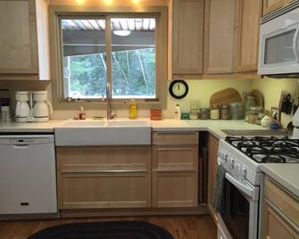 Crossett Hill Lodge - واتربوري (فيرمونت) - مطبخ