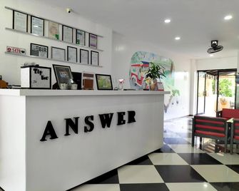Answer Hotel - Puerto Galera - Front desk