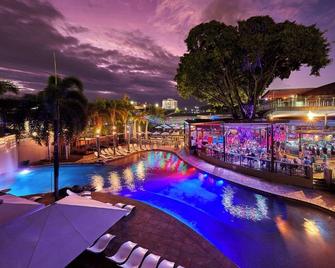 Gilligan's Backpackers Hotel & Resort - Cairns - Pool