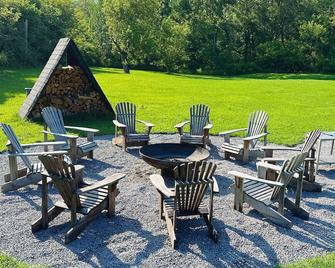 the Alander - Copake - Patio
