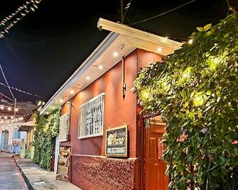 Amina Inn - Flores