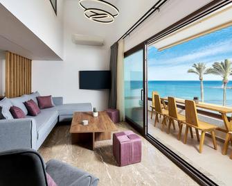 Cosmopolitan luxury apartment by Smaris Collection - Limenas Chersonisos - Sala de estar