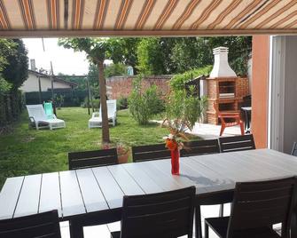 Spacious Cottage 10 People Quiet, Garden, Spa, Sauna, Tarn Et Garonne And Wif - Lafrançaise - Patio