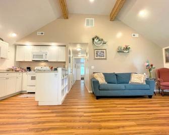 Rabus Giant Yard And Parking Nature Shopping - Fort Wayne - Kitchen