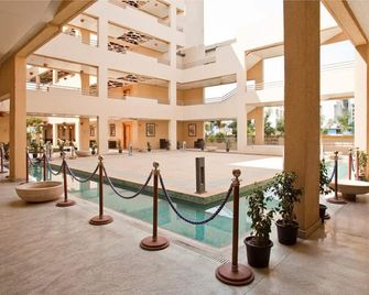 St Laurn The Spiritual Resort - שירדי - לובי