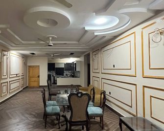 Charming 3-bedroom bungalow in Sukkur with Swimming Poo.Home away from Home. - Sukkur