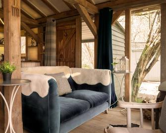 Luxury Boltholes | Cabin in the woods with hot tub - Horsham - Living room