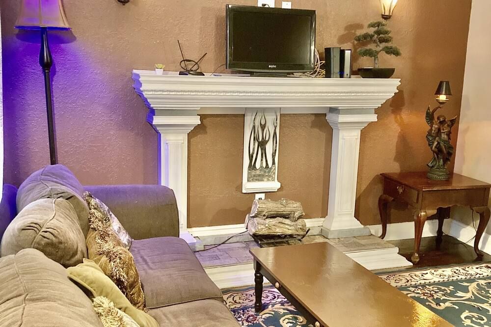 2 Bed/1Bath Duplex house 1st floor, 6 min. Med Ctr, 7min Downtown KC. - קנזס סיטי - סלון