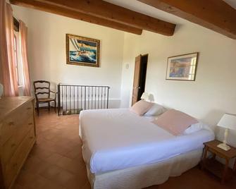 Ferme Du Moulin Roux- 2 Superbes Appartements- 2cbres Chacun- Classé 3 Étoiles, Climatisés - Ramatuelle - Bedroom