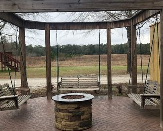 Red Fern Lodge Room 4 - Statesboro - Patio