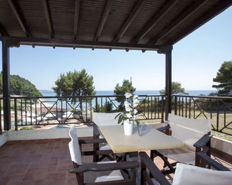 Elani Bay Resort - Elani - Balcón