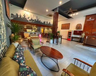 Monsoon Riverside Hotel - Phnom Penh - Lobby