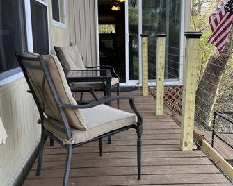 Cabin located on lakeside with accessible boat dock. - Harrodsburg