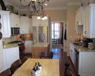 Great reviews! Available for Masters Tournament - Evans - Kitchen