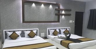 Fabhotel Bee Town - Indore - Bedroom