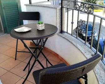 Bright apartment a few km from the sea - Minervino di Lecce - Balcone