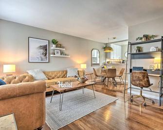 Stylish and Modern Burbank Gem with Private Yard! - Burbank - Living room