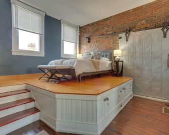 'kentucky Bourbon Loft' ~ Downtown Louisville - Louisville