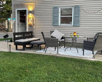 Modern Charm near Notre Dame - Nappanee - Patio