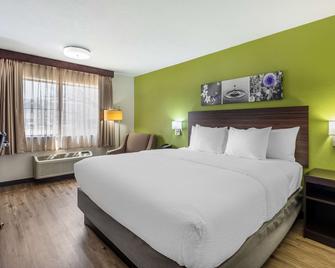 سليب إن آند سويتس سالينا آي-135 - سالينا - غرفة نوم