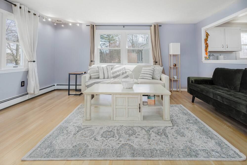 Hidden Gem Lake House 3 Br, 2.5 Ba