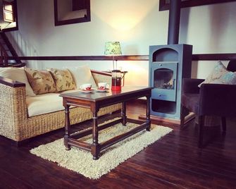 The El Paso - El Paso - Living room