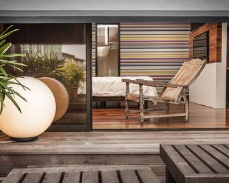 ذا رانيي بوتيك سويتس - كوتشينغ - شرفة مرصوفة