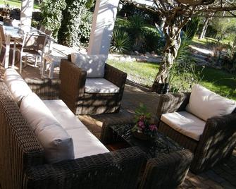 Beautiful Villa Near Narbonne And Béziers On 3000 M2. 1st Year Of Rent - Creissan - Patio