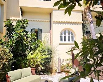 La Garoupe-Gardiole Boutique Hotel - Antibes - Patio