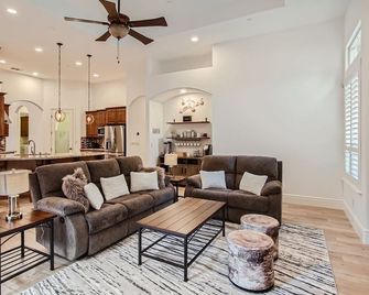 Beautiful Granite Bay Home near Folsom Lake - Granite Bay - Sala de estar