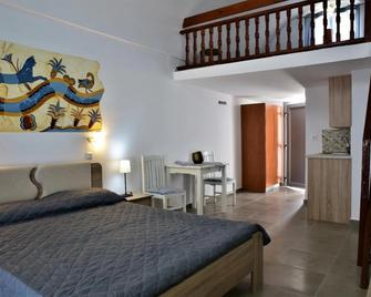 Kafouros Hotel - Kamari - Bedroom