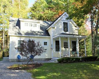 Charming home in Kennebunkport - 10 minutes walk to Dock Square - Kennebunkport - Building